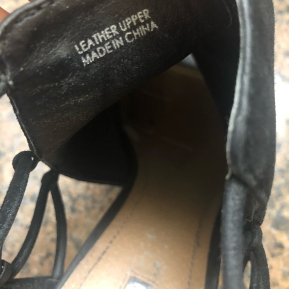 Tahari TA-Post Black Peep Toe Classic Pumps - Picture 4 of 10